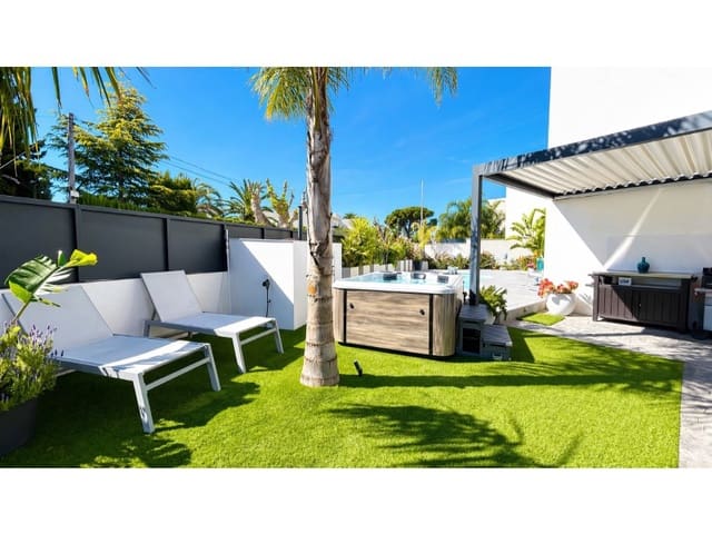 3 soveværelse Villa til salg i Empuriabrava, Castelló d'Empúries med garage - € 698.000 (Ref: 9788261)