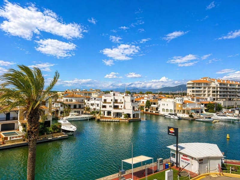 Studio til salgs i Empuriabrava med garasje - € 125 000 (Ref: 9796934)