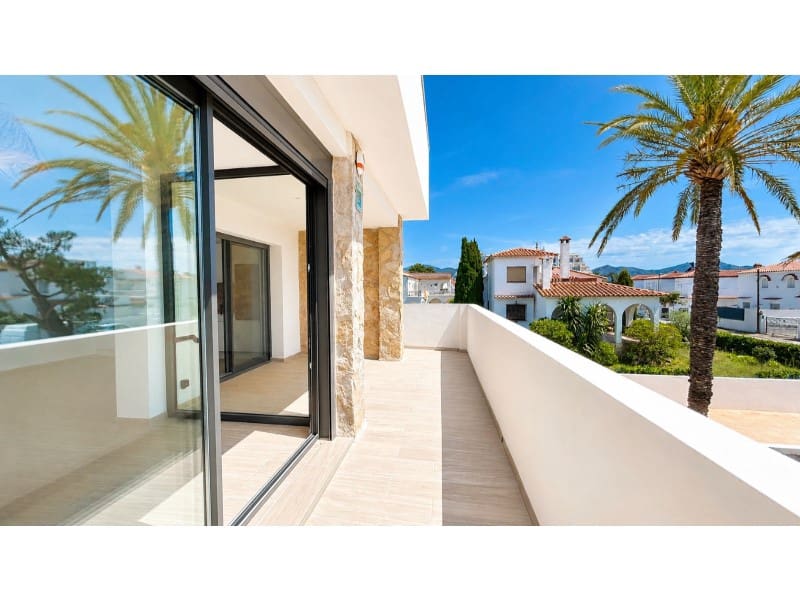 3 Zimmer Apartment zu verkaufen in Empuriabrava mit Garage - 495.000 € (Ref: 9851002)