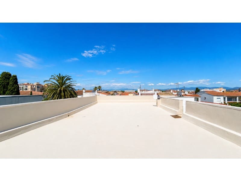 3 Zimmer Apartment zu verkaufen in Empuriabrava mit Garage - 495.000 € (Ref: 9851002)