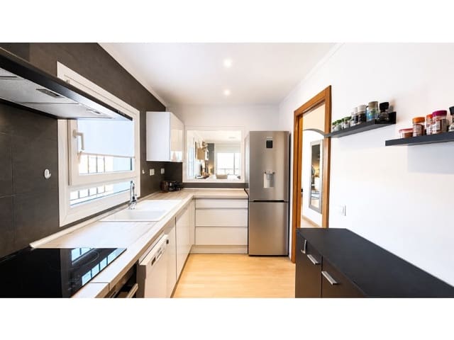 Piso de 2 habitaciones en Roses en venta con garaje - 375.000 € (Ref: 9865002)