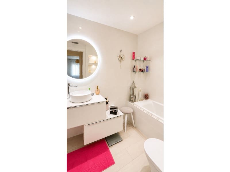 Piso de 2 habitaciones en Empuriabrava en venta con garaje - 449.000 € (Ref: 9896585)