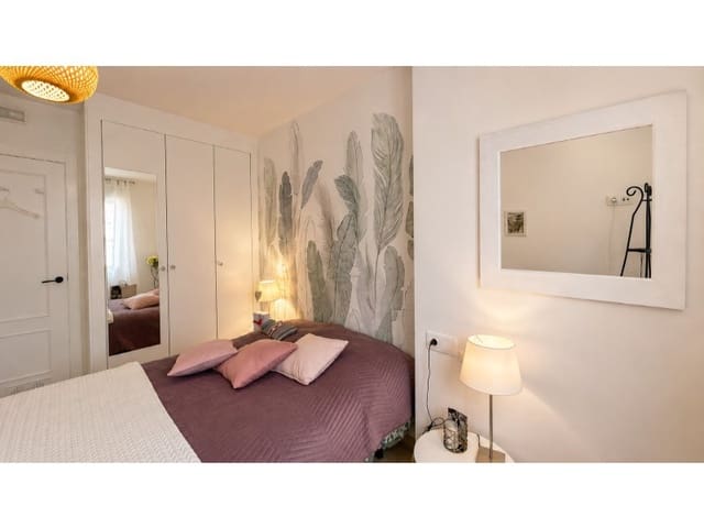 Piso de 2 habitaciones en Empuriabrava, Castelló d'Empúries en venta con garaje - 449.000 € (Ref: 9896585)