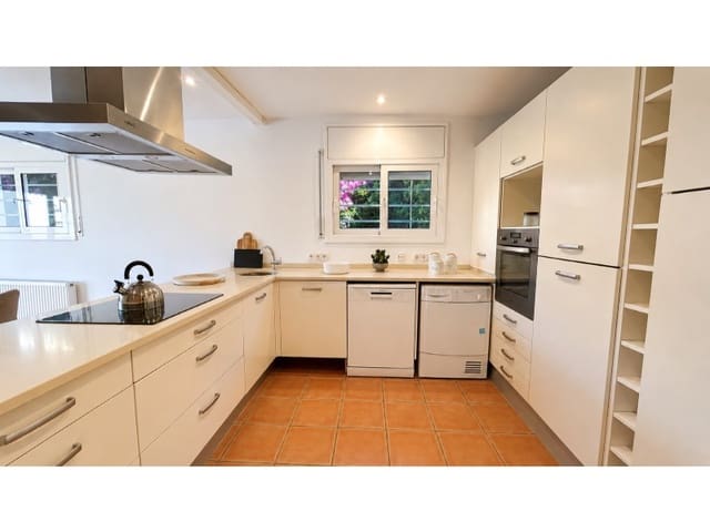 3 soveværelse Villa til salg i El Mas Fumats, Roses - € 450.000 (Ref: 9945363)