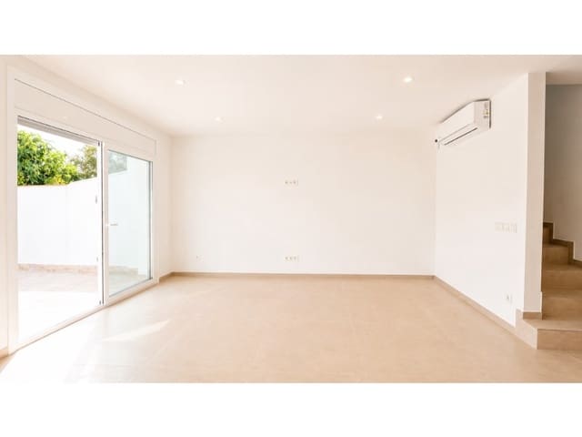3 soveværelse Semi-Rækkehus til salg i Empuriabrava, Castelló d'Empúries med garage - € 485.000 (Ref: 9964958)