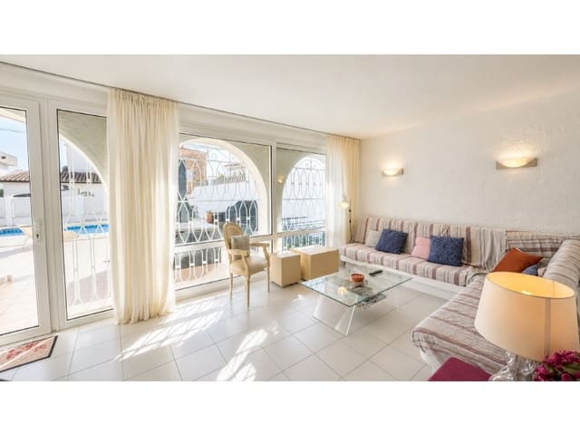 3 soveværelse Villa til salg i Empuriabrava, Castelló d'Empúries med garage - € 570.000 (Ref: 9982977)