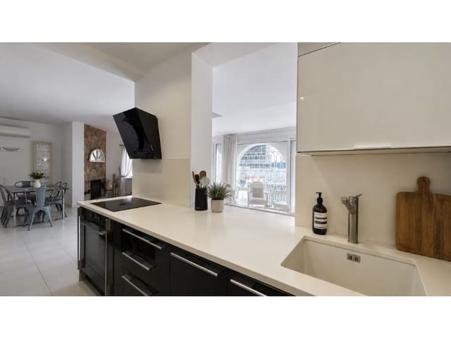 3 soveværelse Villa til salg i Empuriabrava, Castelló d'Empúries med garage - € 570.000 (Ref: 9982977)