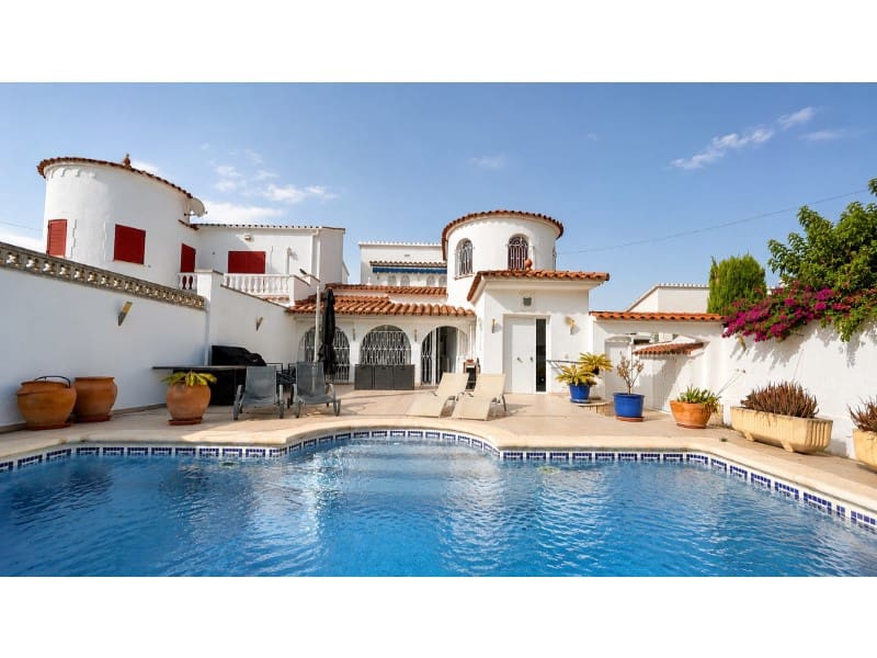 3 Zimmer Villa zu verkaufen in Empuriabrava mit Garage - 570.000 € (Ref: 9982977)