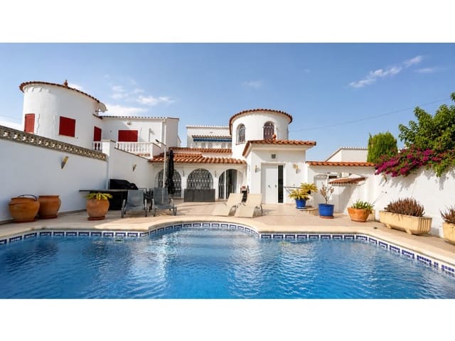 3 soveværelse Villa til salg i Empuriabrava, Castelló d'Empúries med garage - € 570.000 (Ref: 9982977)