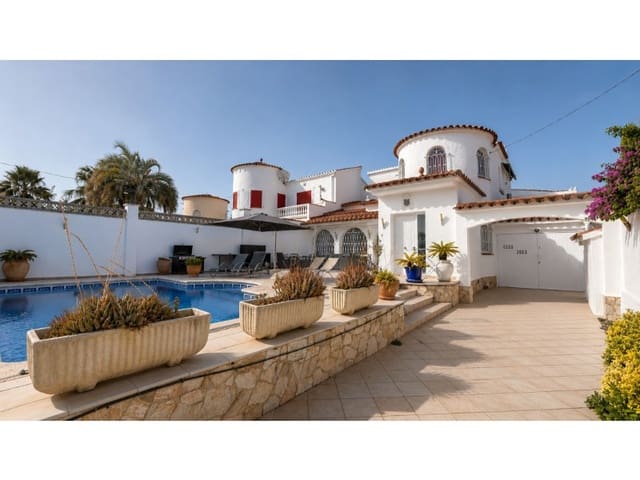 3 soveværelse Villa til salg i Empuriabrava, Castelló d'Empúries med garage - € 570.000 (Ref: 9982977)