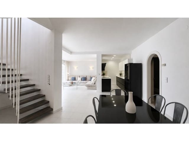 3 soveværelse Villa til salg i Empuriabrava, Castelló d'Empúries med garage - € 570.000 (Ref: 9982977)