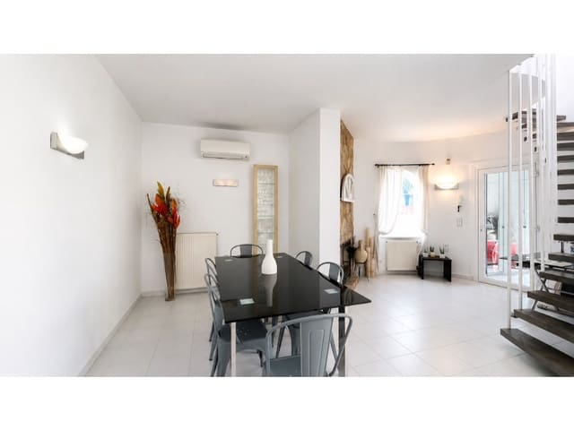 3 soveværelse Villa til salg i Empuriabrava, Castelló d'Empúries med garage - € 570.000 (Ref: 9982977)