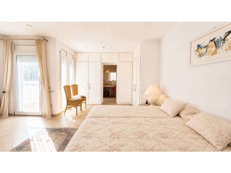 3 Zimmer Villa zu verkaufen in Empuriabrava mit Garage - 570.000 € (Ref: 9982977)