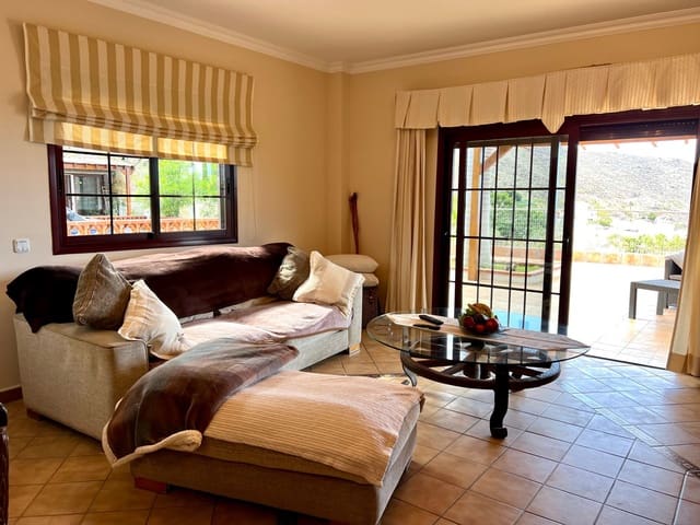 3 makuuhuone Maalaistalo myytävänä paikassa Santiago del Teide mukana uima-altaan 
autotalli - 1 100 000 € (Ref: 9471833)