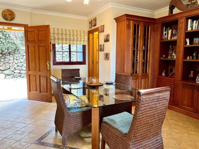 3 makuuhuone Maalaistalo myytävänä paikassa Santiago del Teide mukana uima-altaan 
autotalli - 1 100 000 € (Ref: 9471833)