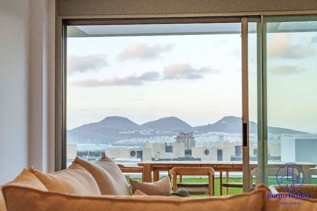 3 chambre Villa/Maison Semi-Mitoyenne à vendre à Ciudad Alta, Las Palmas de Gran Canaria avec piscine garage - 998 000 € (Ref: 9471834)