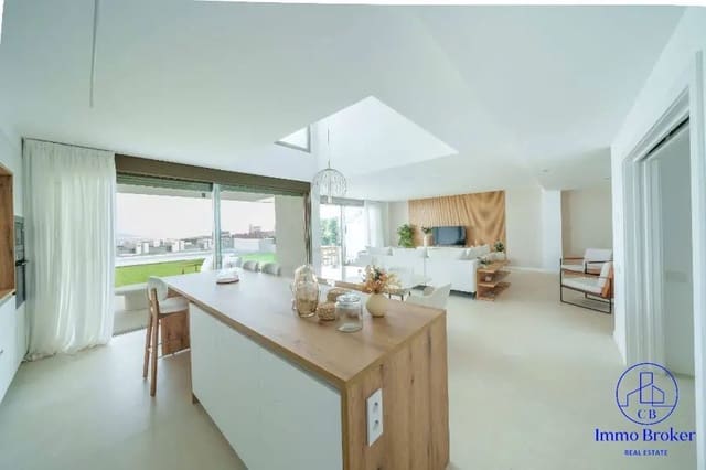 3 camera da letto Villetta Bifamiliare in vendita in Ciudad Alta, Las Palmas de Gran Canaria con piscina garage - 1.495.000 € (Rif: 9471835)