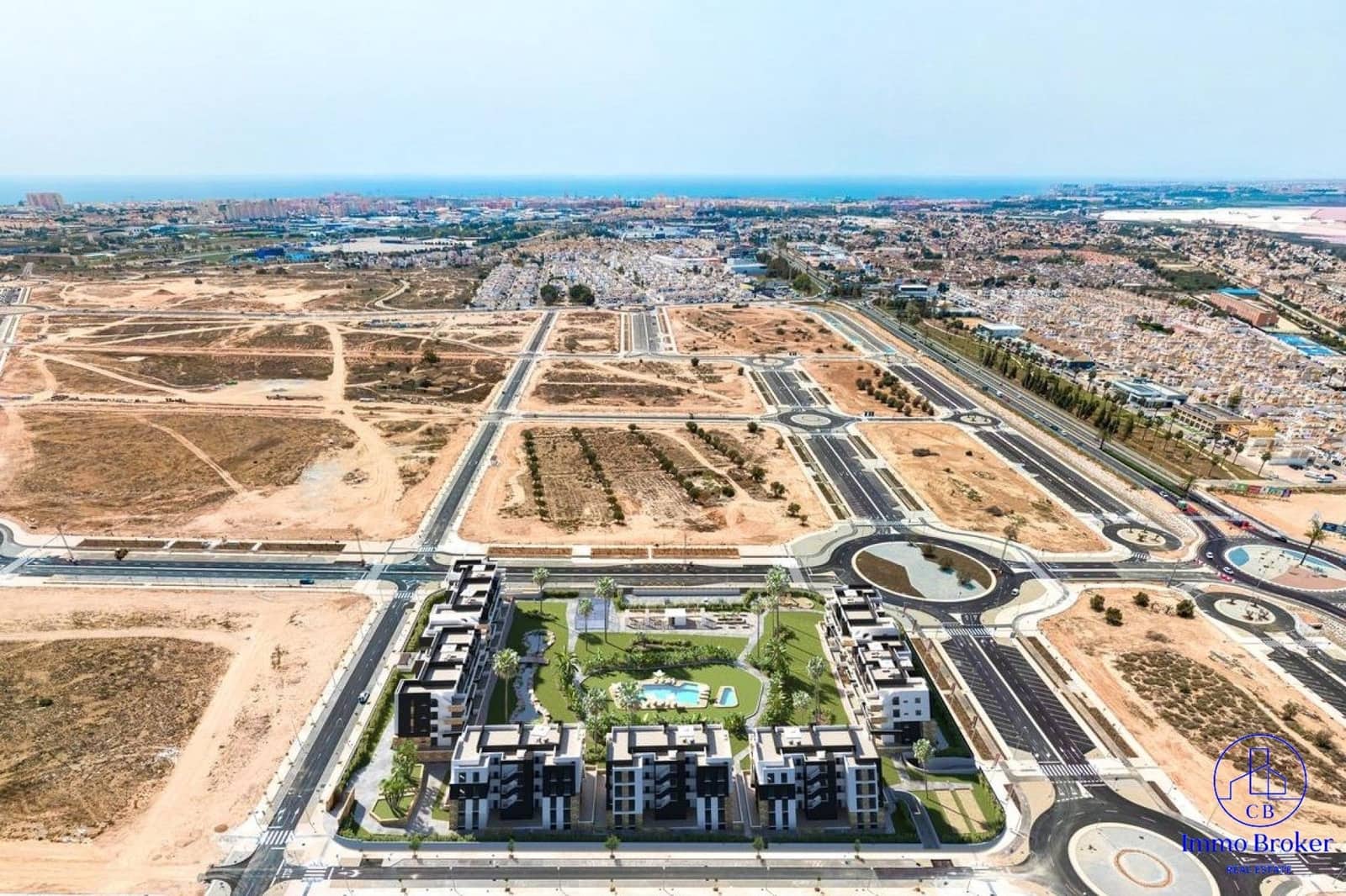 2 bedroom Flat for sale in Torrevieja with garage - € 289,000 (Ref: 9471841)