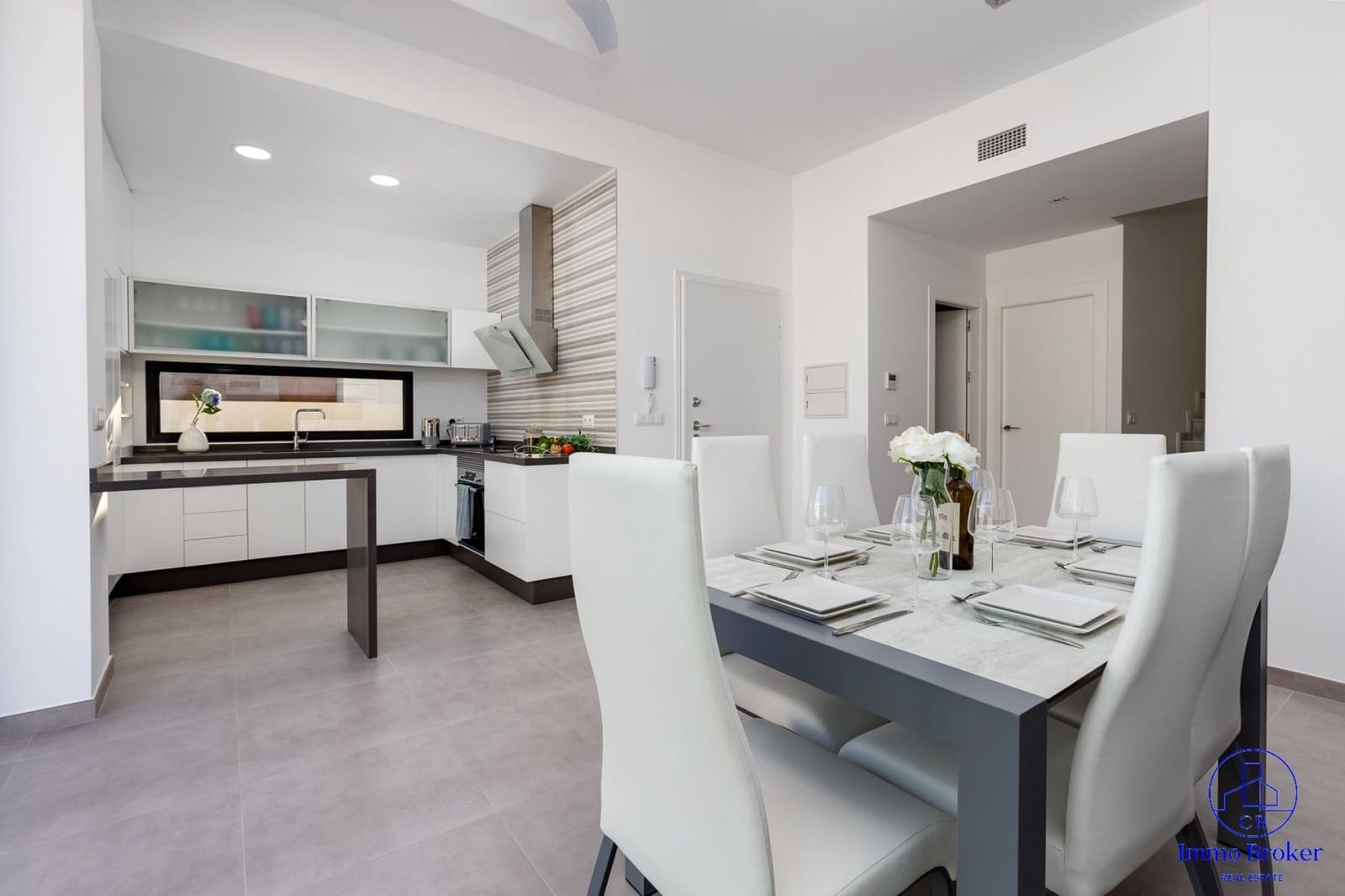 3 soveværelse Villa til salg i Pilar de la Horadada med swimmingpool garage - € 410.000 (Ref: 9471844)