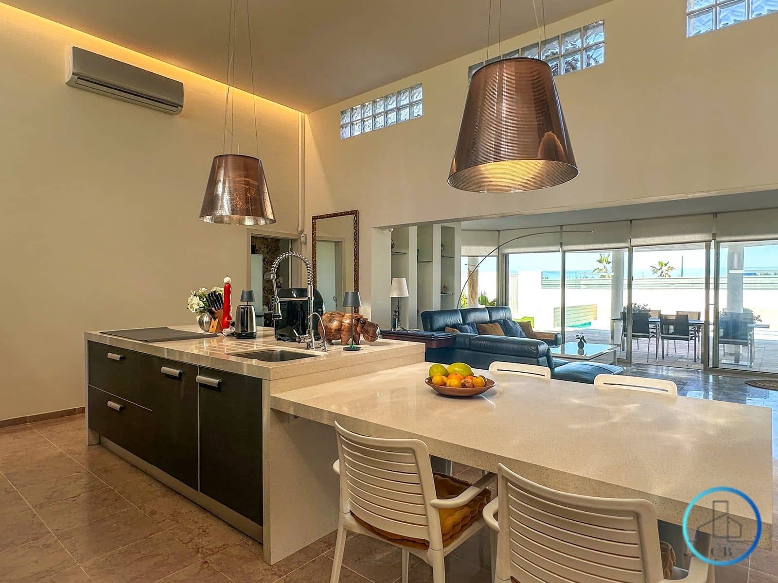 4 bedroom Villa for sale in Arona with pool garage - € 1,395,000 (Ref: 9471848)