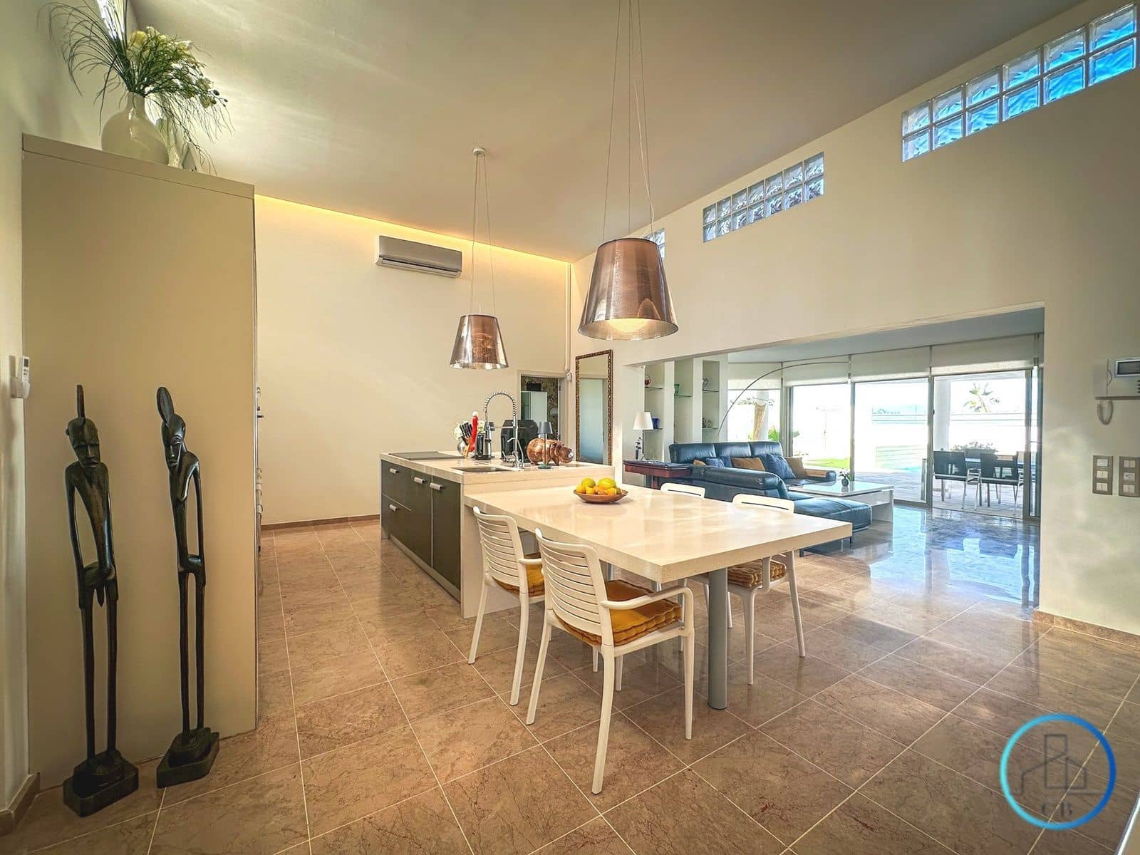 4 bedroom Villa for sale in Arona with pool garage - € 1,395,000 (Ref: 9471848)