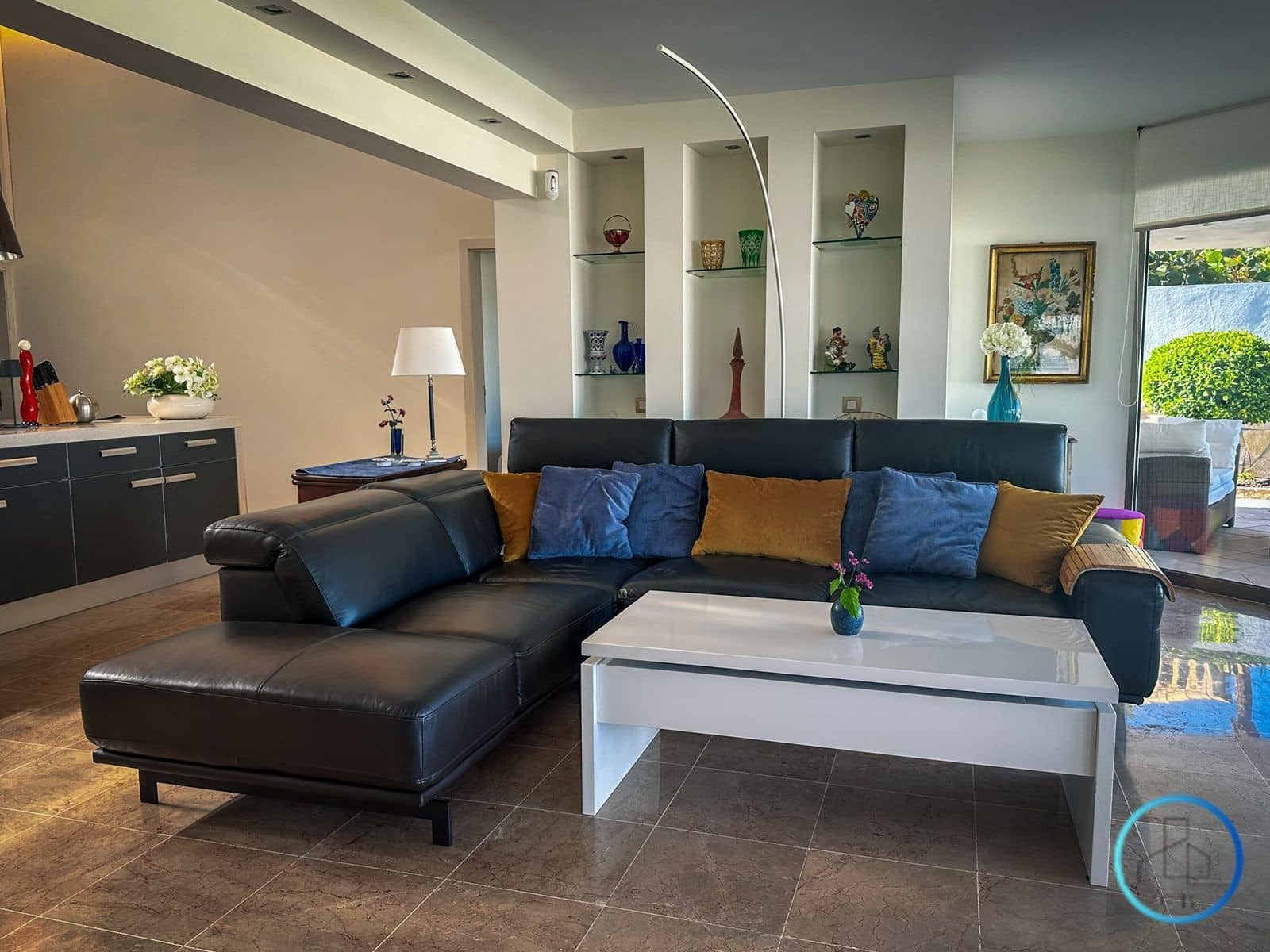 4 bedroom Villa for sale in Arona with pool garage - € 1,395,000 (Ref: 9471848)