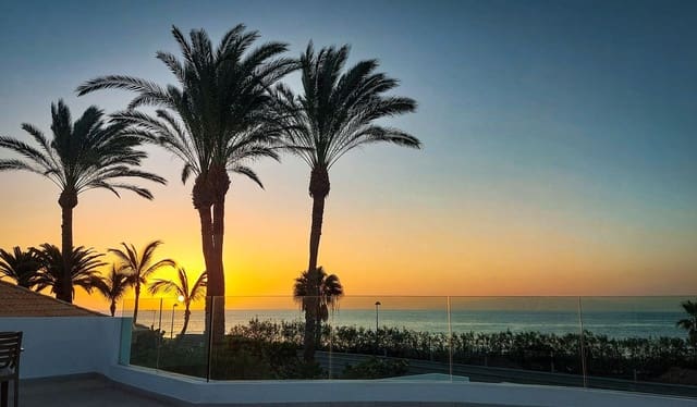 4 soverom Villa til salgs i Arona med svømmebasseng garasje - € 1 395 000 (Ref: 9471848)