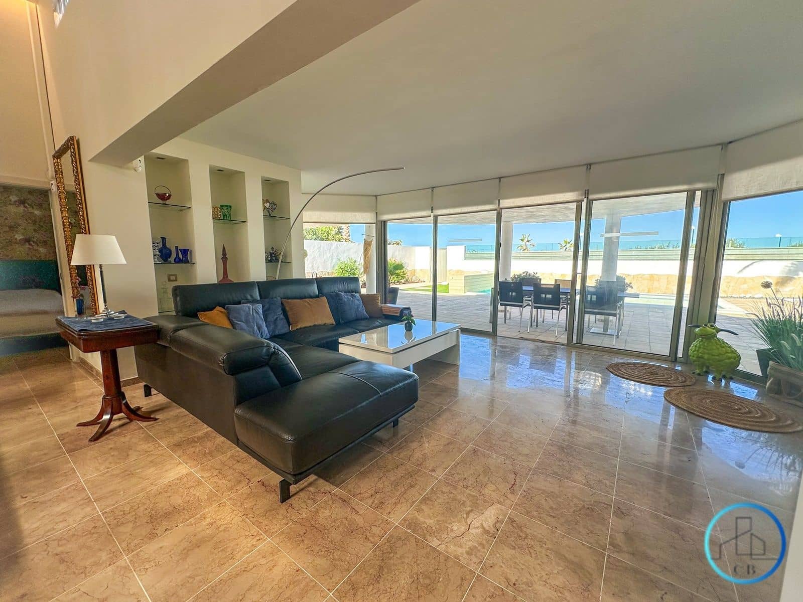 4 bedroom Villa for sale in Arona with pool garage - € 1,395,000 (Ref: 9471848)