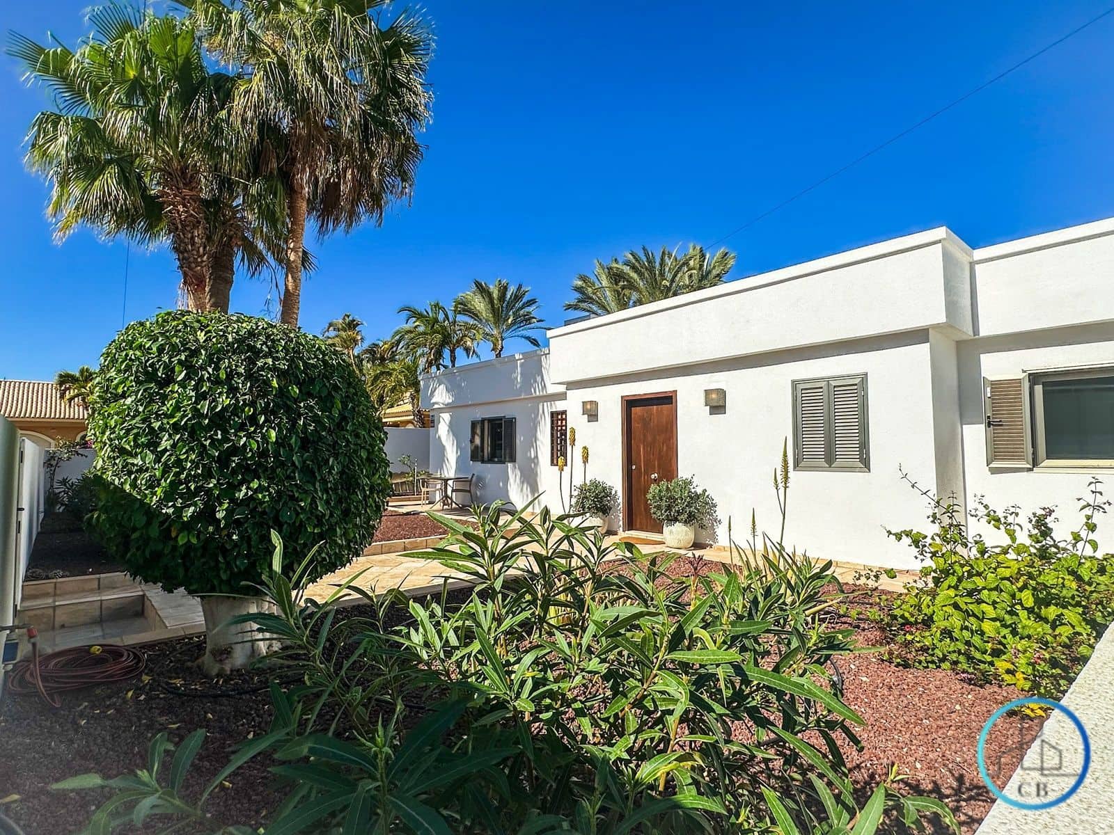 4 bedroom Villa for sale in Arona with pool garage - € 1,395,000 (Ref: 9471848)