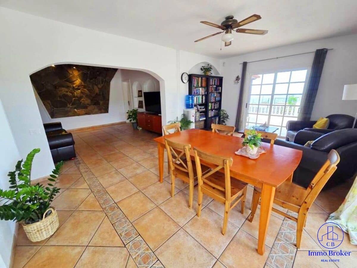 5 bedroom Finca/Country House for sale in Playa San Juan with garage - € 977,000 (Ref: 9471852)