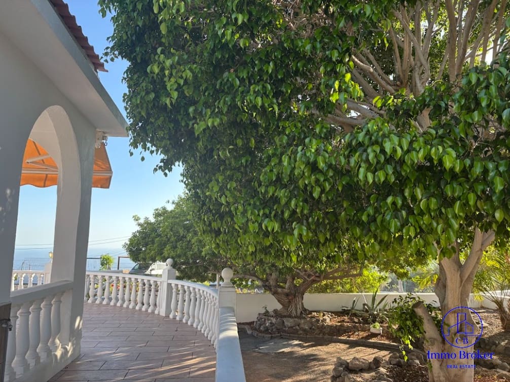 5 bedroom Finca/Country House for sale in Playa San Juan with garage - € 977,000 (Ref: 9471852)