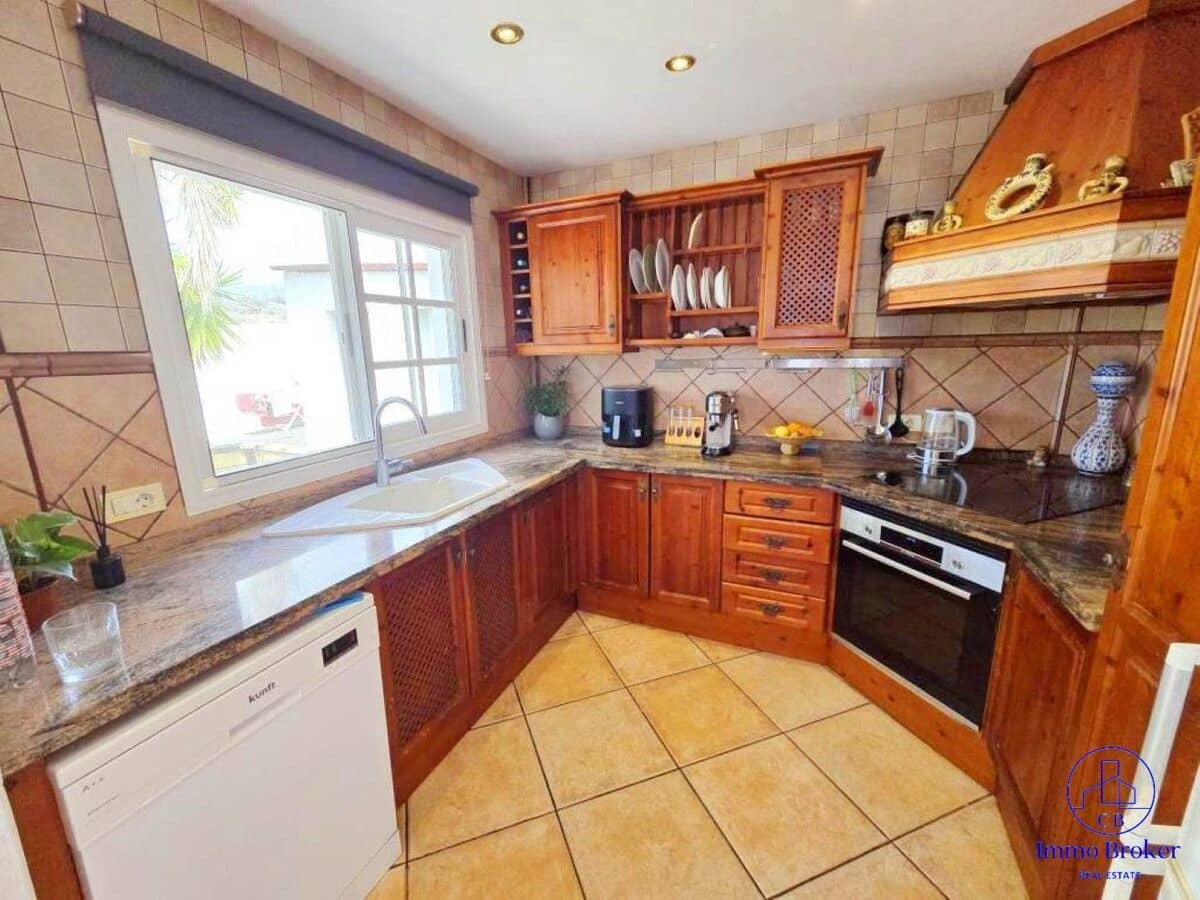 5 bedroom Finca/Country House for sale in Playa San Juan with garage - € 977,000 (Ref: 9471852)