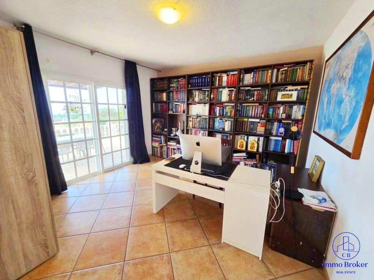 5 bedroom Finca/Country House for sale in Playa San Juan with garage - € 977,000 (Ref: 9471852)