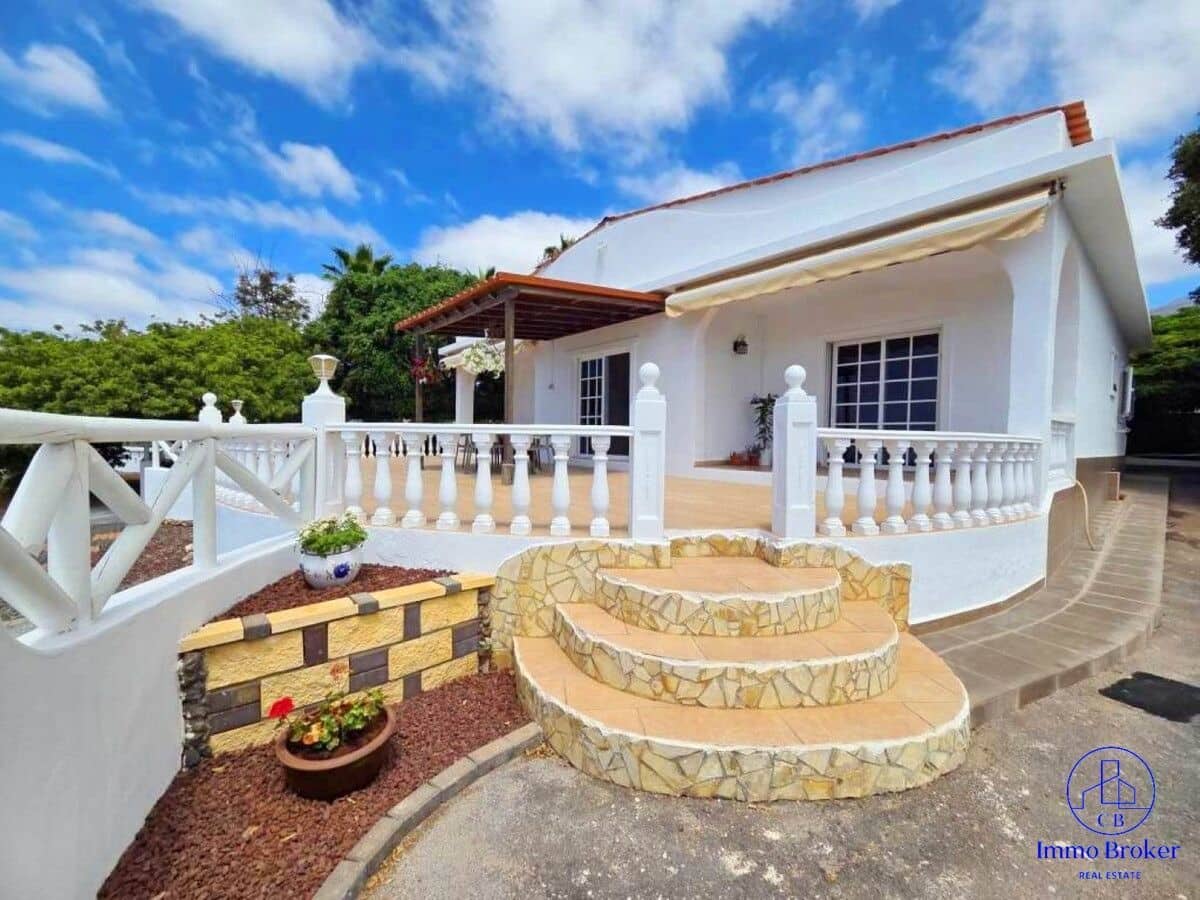 5 bedroom Finca/Country House for sale in Playa San Juan with garage - € 977,000 (Ref: 9471852)