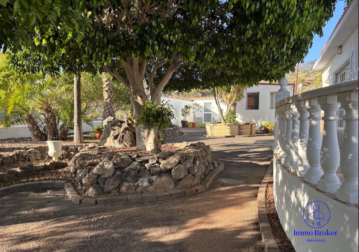 5 bedroom Finca/Country House for sale in Playa San Juan with garage - € 977,000 (Ref: 9471852)