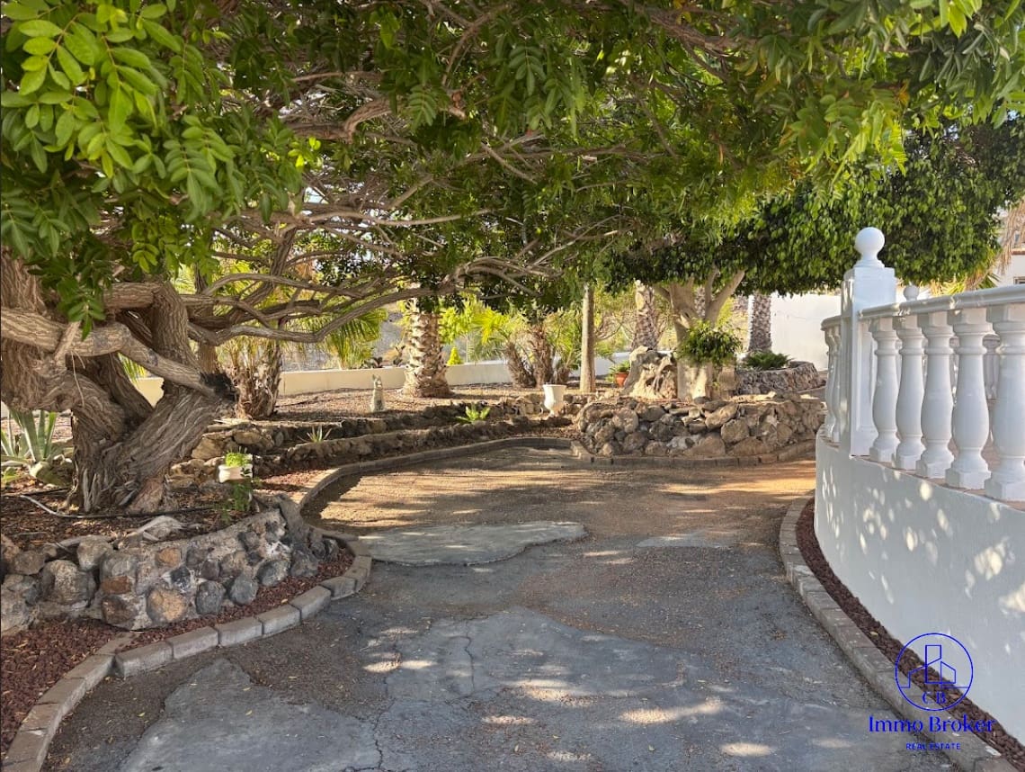 5 bedroom Finca/Country House for sale in Playa San Juan with garage - € 977,000 (Ref: 9471852)