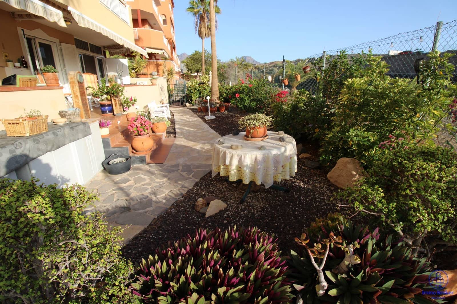 2 slaapkamer Flat te koop in Adeje met zwembad garage - € 425.000 (Ref: 9471855)