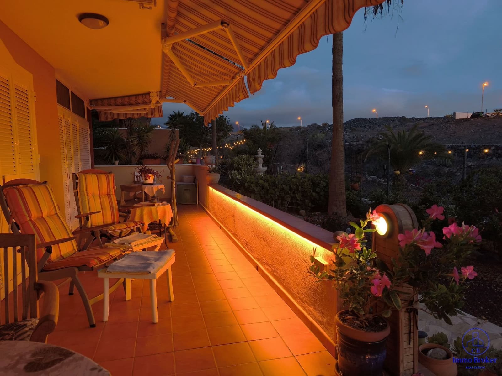 2 slaapkamer Flat te koop in Adeje met zwembad garage - € 425.000 (Ref: 9471855)