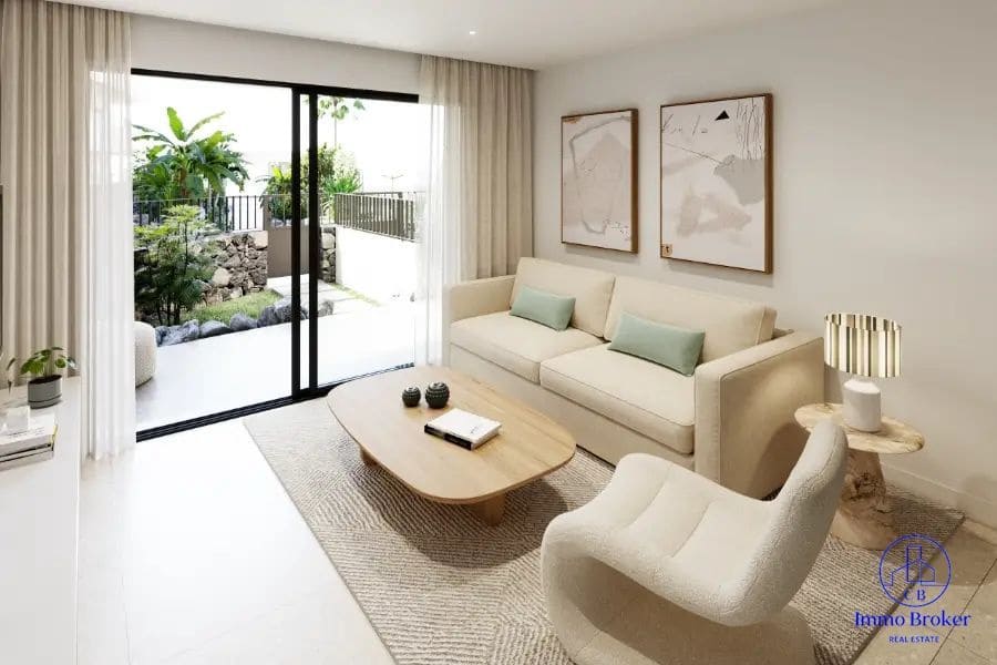 2 slaapkamer Flat te koop in El Medano met zwembad garage - € 374.000 (Ref: 9471873)