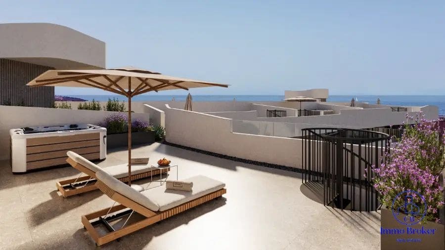 2 slaapkamer Flat te koop in El Medano met zwembad garage - € 374.000 (Ref: 9471873)