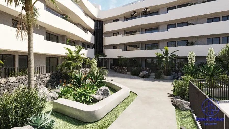 2 slaapkamer Flat te koop in El Medano met zwembad garage - € 374.000 (Ref: 9471873)