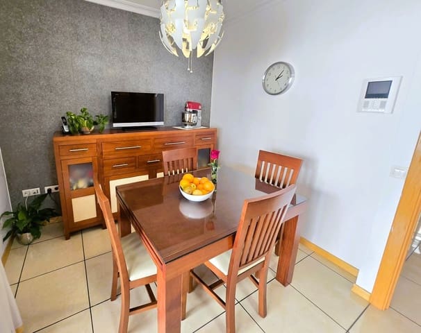 3 makuuhuone Paritalo myytävänä paikassa Casco Urbano, Adeje mukana 
autotalli - 550 000 € (Ref: 9471878)