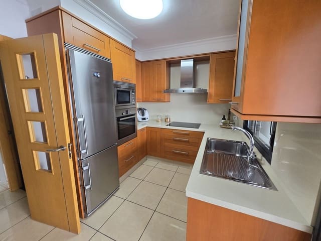 3 makuuhuone Paritalo myytävänä paikassa Casco Urbano, Adeje mukana 
autotalli - 550 000 € (Ref: 9471878)