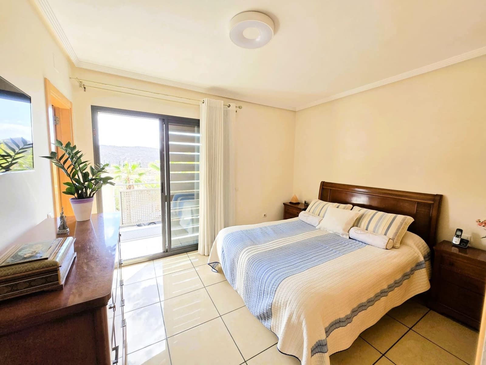 3 makuuhuone Paritalo myytävänä paikassa Adeje mukana 
autotalli - 550 000 € (Ref: 9471878)