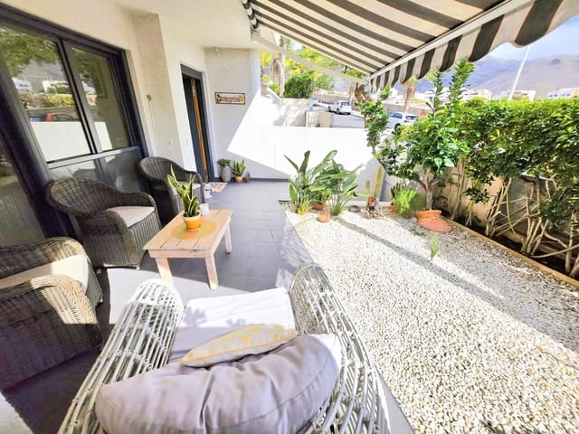 3 makuuhuone Paritalo myytävänä paikassa Casco Urbano, Adeje mukana 
autotalli - 550 000 € (Ref: 9471878)