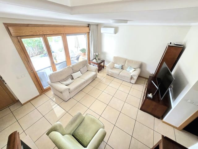 3 makuuhuone Paritalo myytävänä paikassa Casco Urbano, Adeje mukana 
autotalli - 550 000 € (Ref: 9471878)