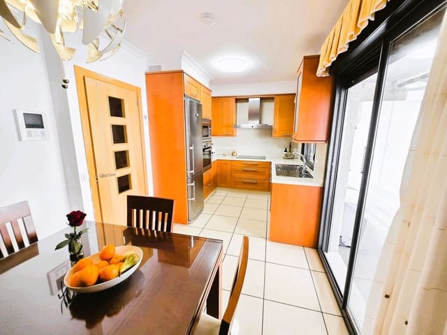 3 makuuhuone Paritalo myytävänä paikassa Casco Urbano, Adeje mukana 
autotalli - 550 000 € (Ref: 9471878)