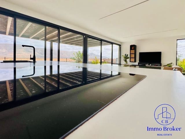 3 sovrum Villa till salu i La Oliva med garage - 635 000 € (Ref: 9755356)