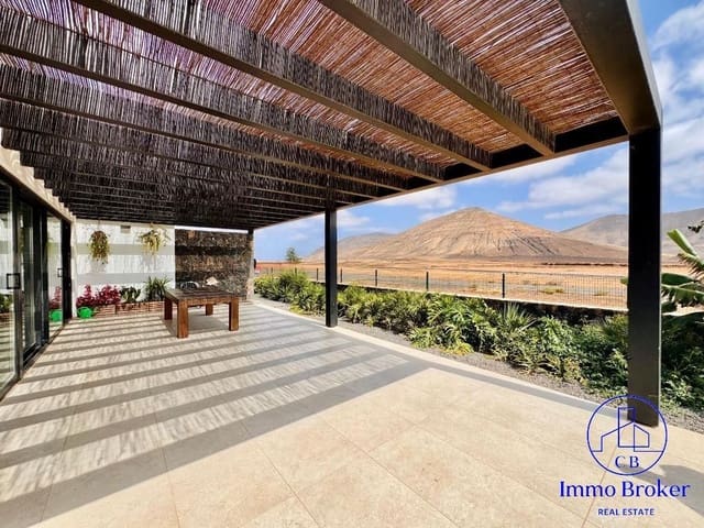 3 sovrum Villa till salu i La Oliva med garage - 635 000 € (Ref: 9755356)