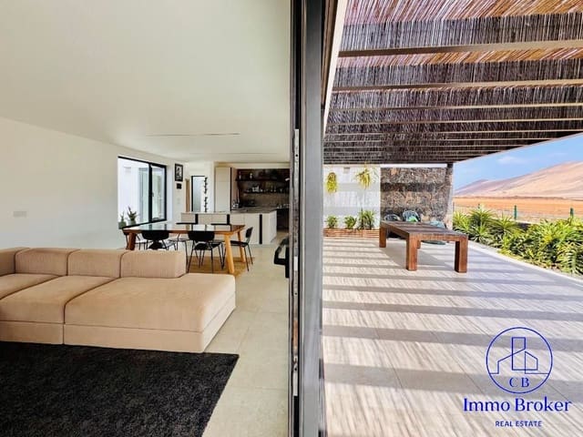 3 sovrum Villa till salu i La Oliva med garage - 635 000 € (Ref: 9755356)